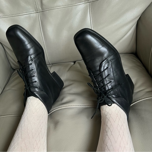 ST. JOHN'S BAY Black Leather Boots Sz 8.5 M Lace Up Ankle Y2K Retro Preppy Goth - Picture 3 of 15